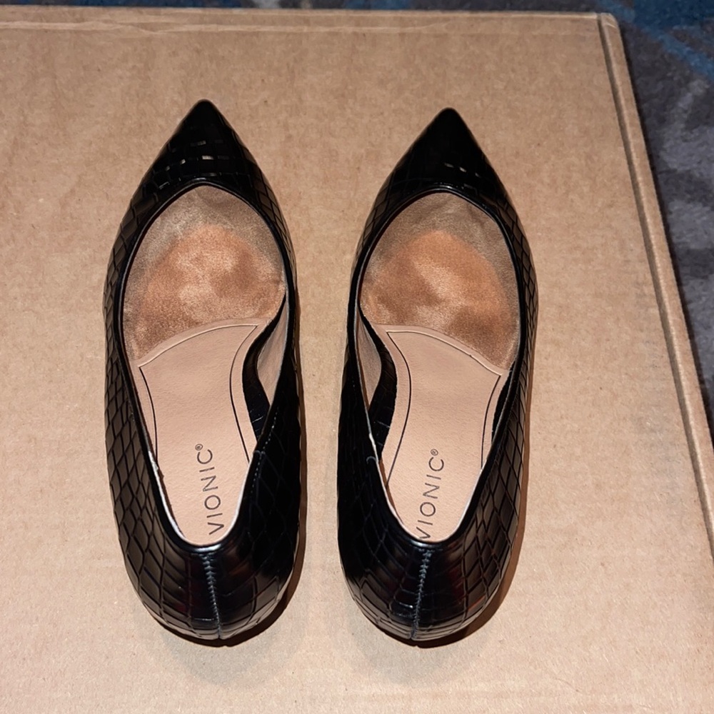 Black Vionic heel